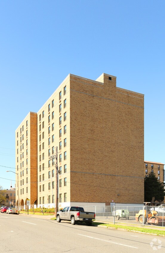 224 E 7th St - Torres Buffington - Buffington Towers Apartments