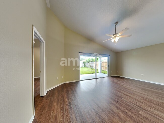 Foto del edificio - 27501 Sky Lake Cir