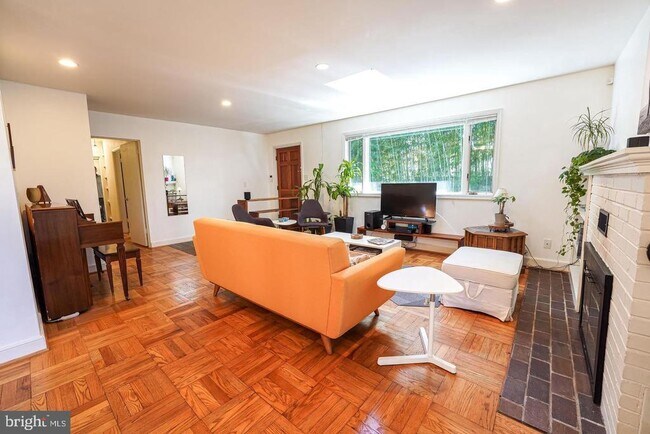 Building Photo - 7930 Bolling Dr