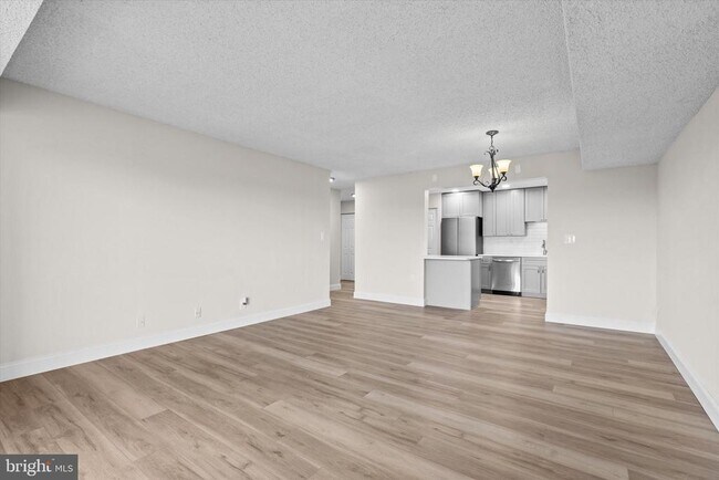 Foto del edificio - 3800 Powell Ln