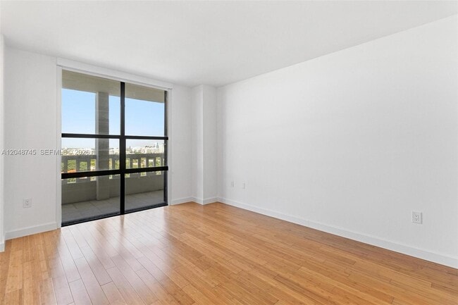 Foto del edificio - 9801 Collins Ave