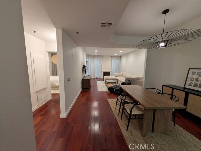 Building Photo - 585 N Rossmore Ave