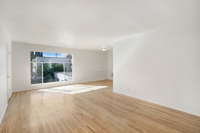 Building Photo - 907 S. Holt Ave - near Olympic and La Cien...