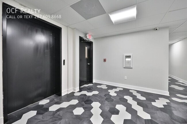 Building Photo - Luxury Francisville Condo