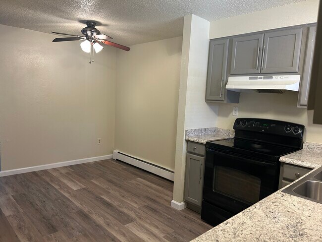 Cocina y comedor - 4710 Scenic Cir