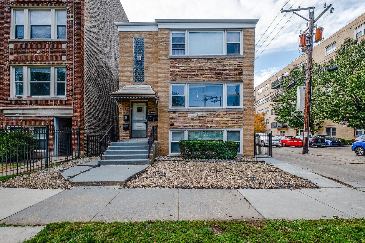 5544 N Campbell Ave Unit 2, Chicago, IL 60625 Condo for Rent in