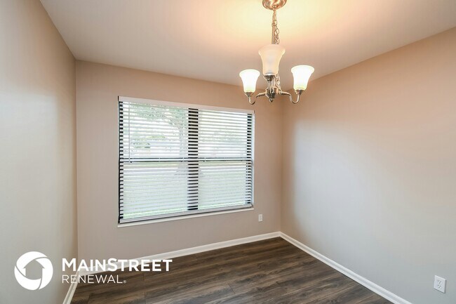 Foto del edificio - 2436 Lourdes Dr W