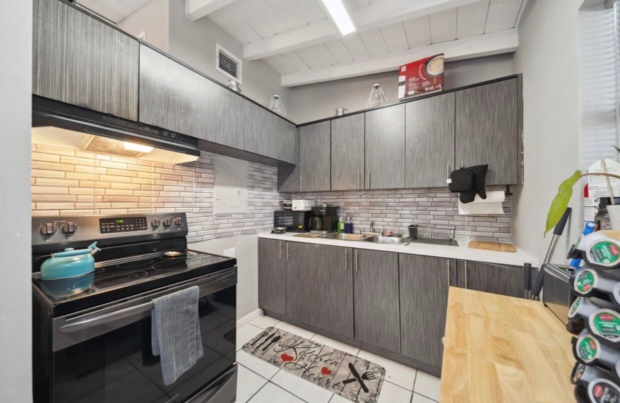 Foto principal - 1700 NW 15th St