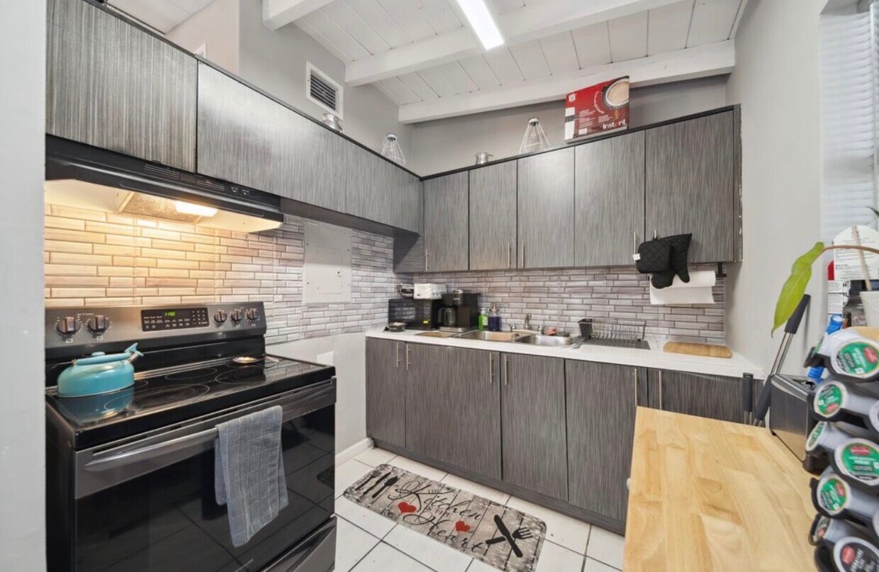 Photo - 1700 NW 15th St (Fort Lauderdale, FL)