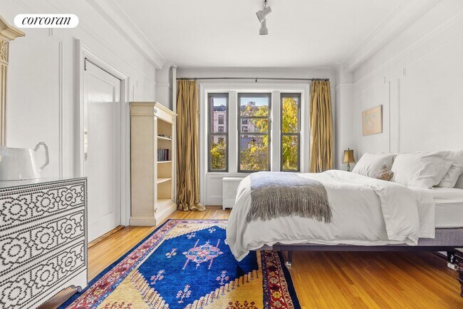 Building Photo - 40 W 84th St