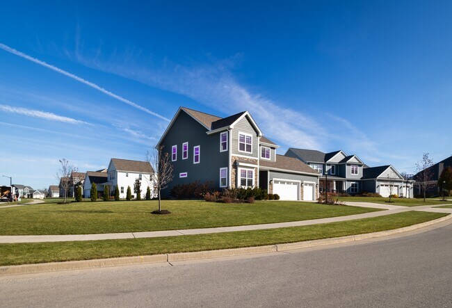Exterior Delantero 2 - W198N5020 Hickory St