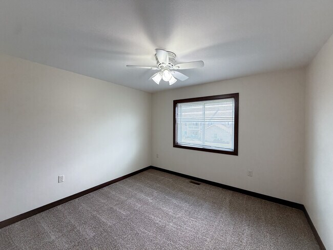 Foto del edificio - 1946 Southridge Ave
