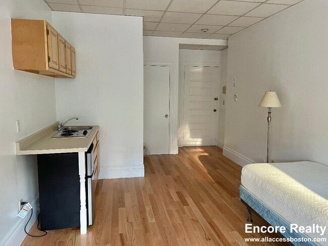 Building Photo - 854 Beacon St