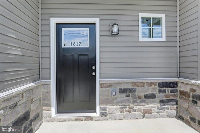 Foto del edificio - 1817 Holly Ln