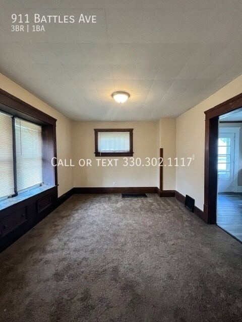 Building Photo - Three bedroom home with large yard in Kenm...