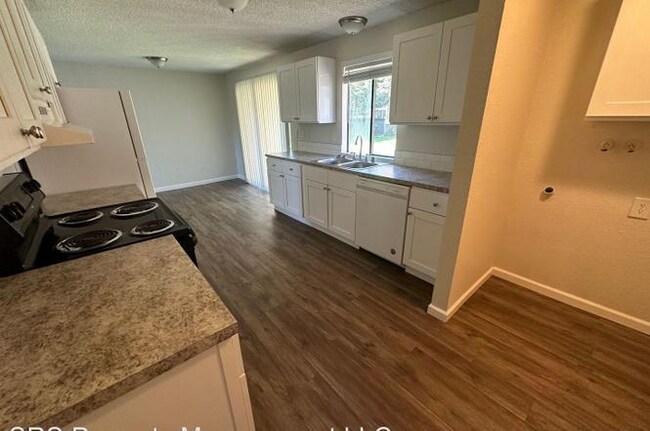 Foto del edificio - 9154 Rainbow Ln