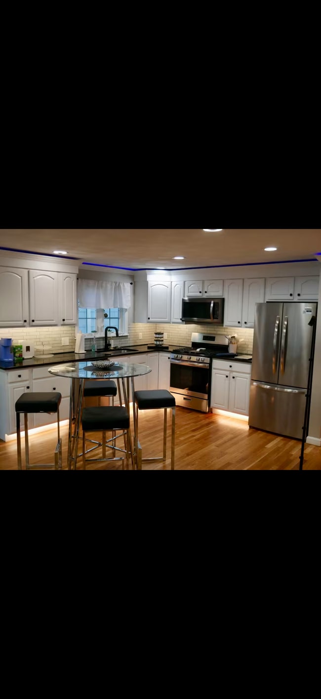 Building Photo - 63 Henry St