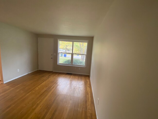 Building Photo - 1414 Alpine Dr