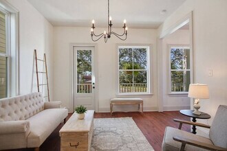 Building Photo - 2215 Louisiana Ave