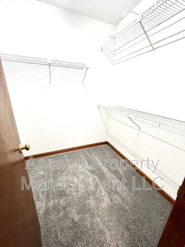 Building Photo - 3800 Provence St