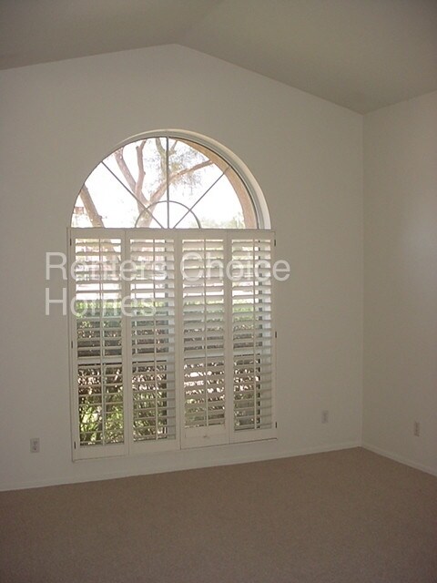 Building Photo - 725 N Cholla St