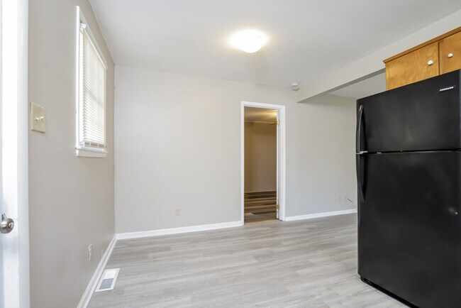 Foto del edificio - 2616 Shady Lawn Dr