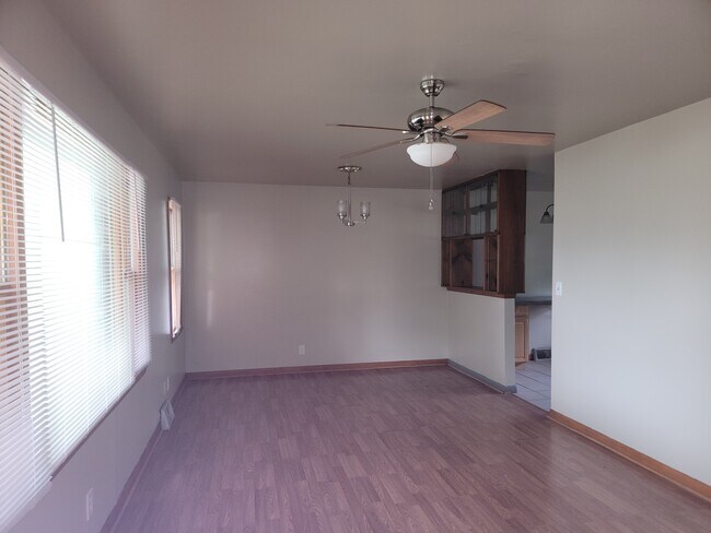 Foto del edificio - 1314 Suggett Ave