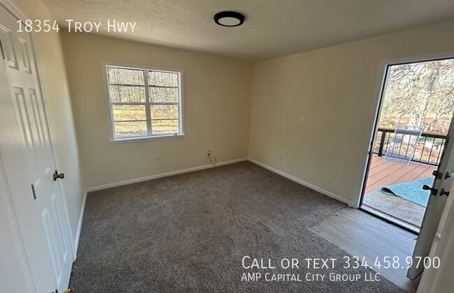 Foto del edificio - 18354 Troy Hwy
