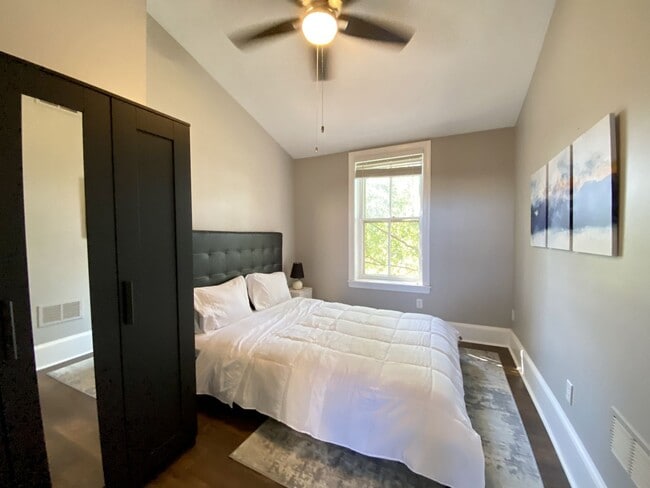 Building Photo - 712 N West St