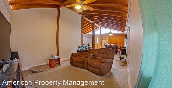 Foto del edificio - 3 br, 2 bath House - 2111 Ivy Dr.