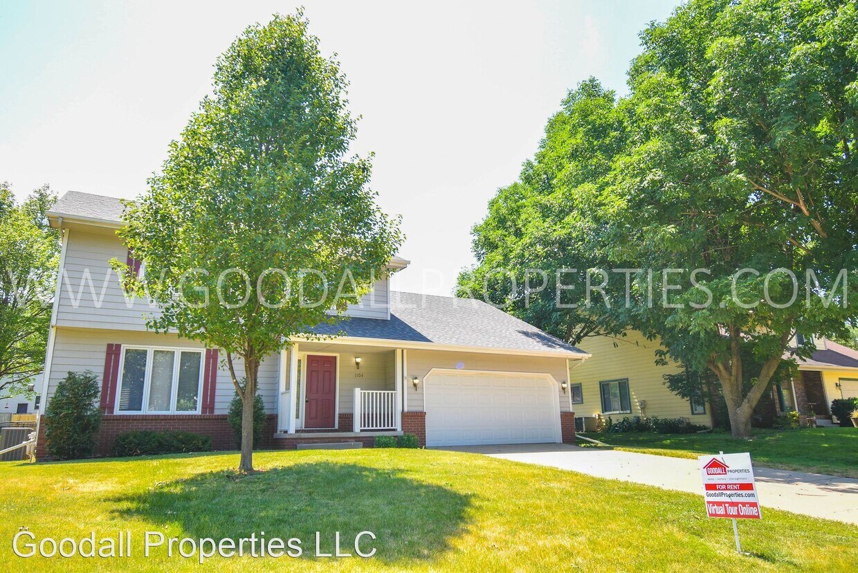 3 br, 2.5 bath House 1104 Prairie View D... House Rental in West