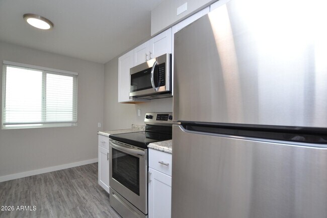 Foto del edificio - 2210 W Devonshire Ave