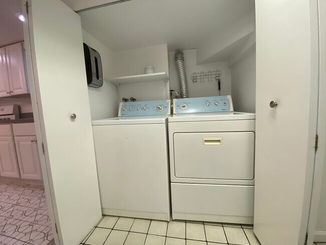 in-unit Washer Dryer - 25 Undine Rd