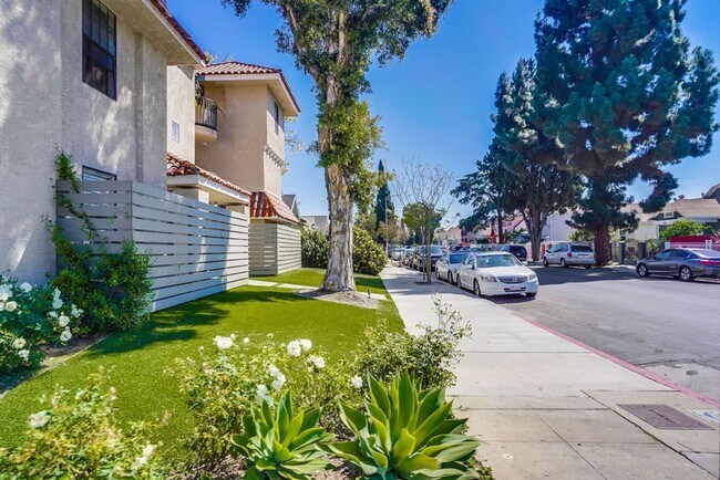 Foto del edificio - 3BD/2BA Apartment with Laundry In-Unit, Appliances, Tandem Parking & More | 1MO. Free OAC