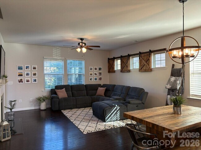 Foto del edificio - 1055 Delridge St