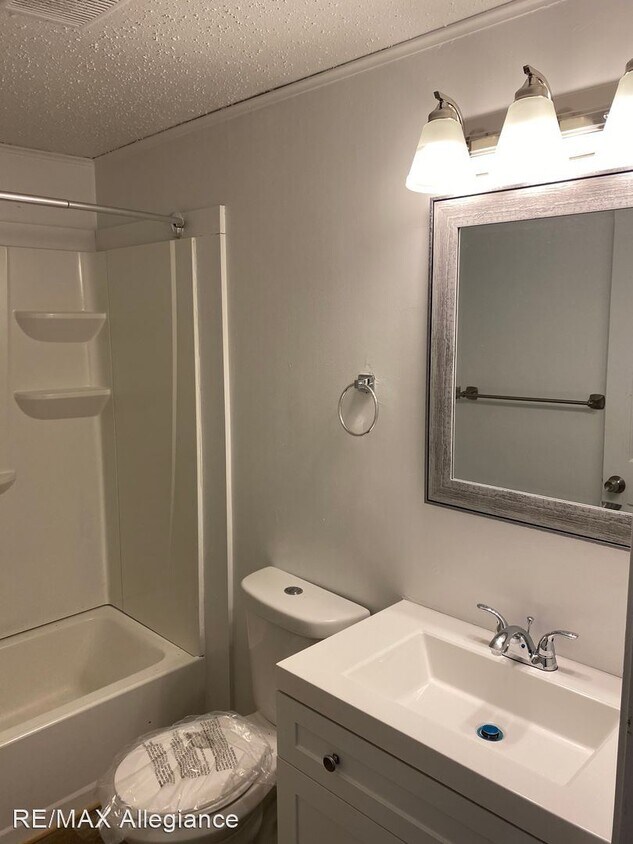Primary Photo - 4 br, 2.5 bath House - 1000 LARDER POST