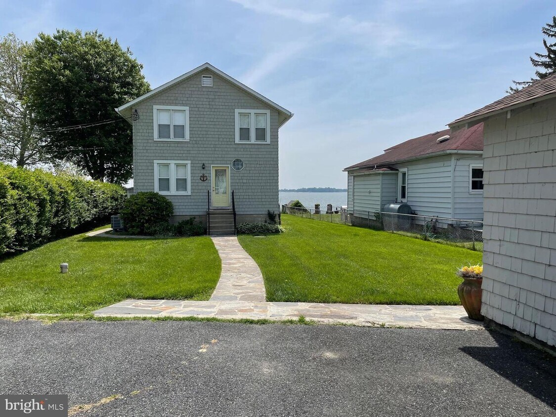 2513 Barrison Point Rd, Essex, MD 21221 House Rental in Essex, MD