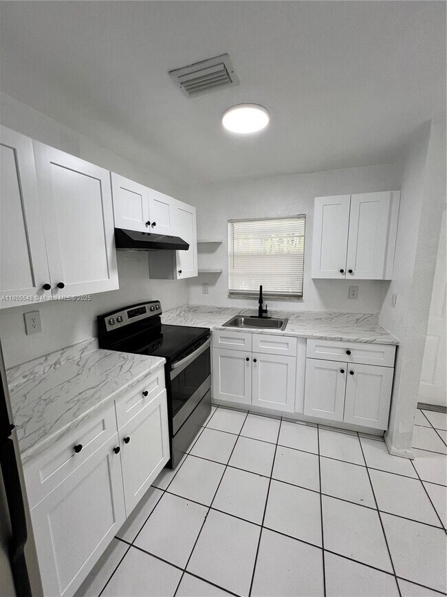Foto del edificio - 2596 NE 182nd Terrace