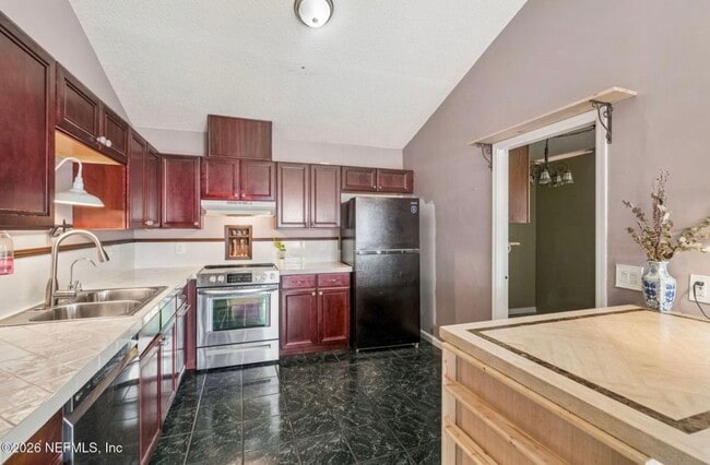 Building Photo - 5065 Knightsbridge Cir N