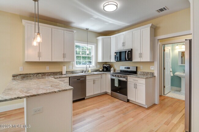Foto del edificio - 611 Drew Ave