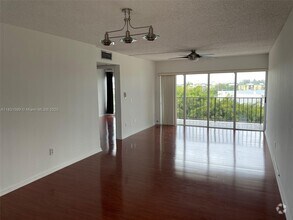 Building Photo - 9180 Fontainebleau Blvd