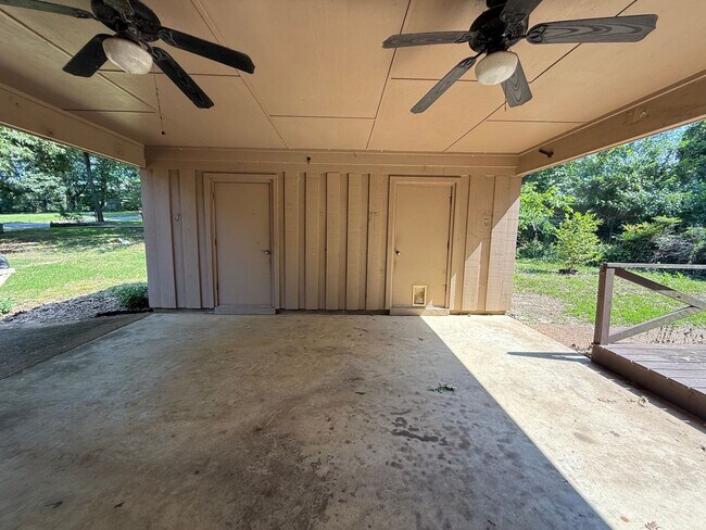 Foto del edificio - 102 Hickory Hill Dr