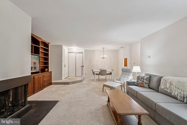 Foto del edificio - 5900 Cove Landing Rd