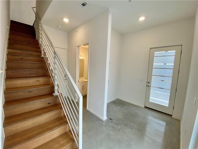 Building Photo - 3100 Menchaca Rd