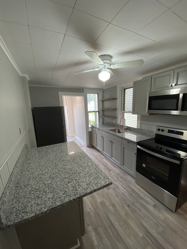 Foto del edificio - 131 S Main St