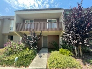 Building Photo - 1033 Fontana Dr