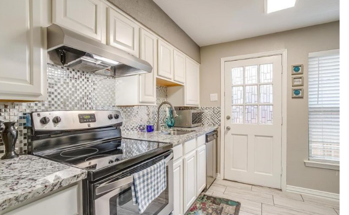 Spacious kitchen and stainless steel appliances - 10216 Regal Oaks Dr