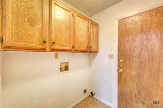 Building Photo - 818 Lois St