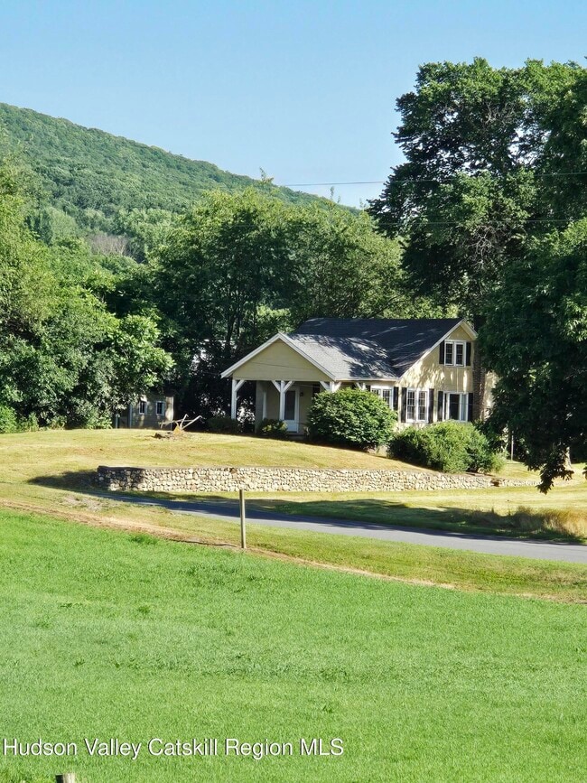 Building Photo - 479 N Mountain Rd