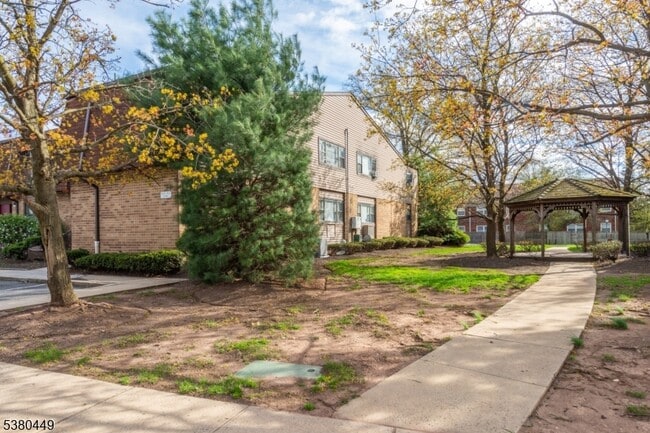 Foto del edificio - 1133 Livingston Ave